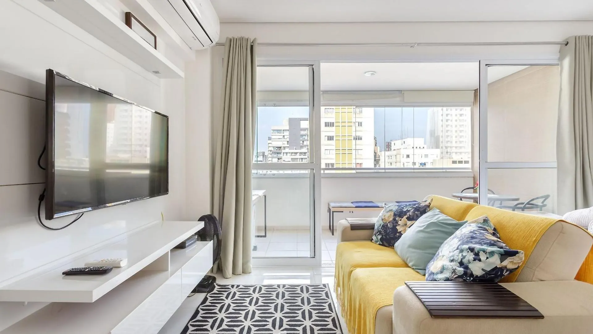 Studio C/ Piscina Proximo A Catedral Da Se Cgf135 São Paulo Apartment
